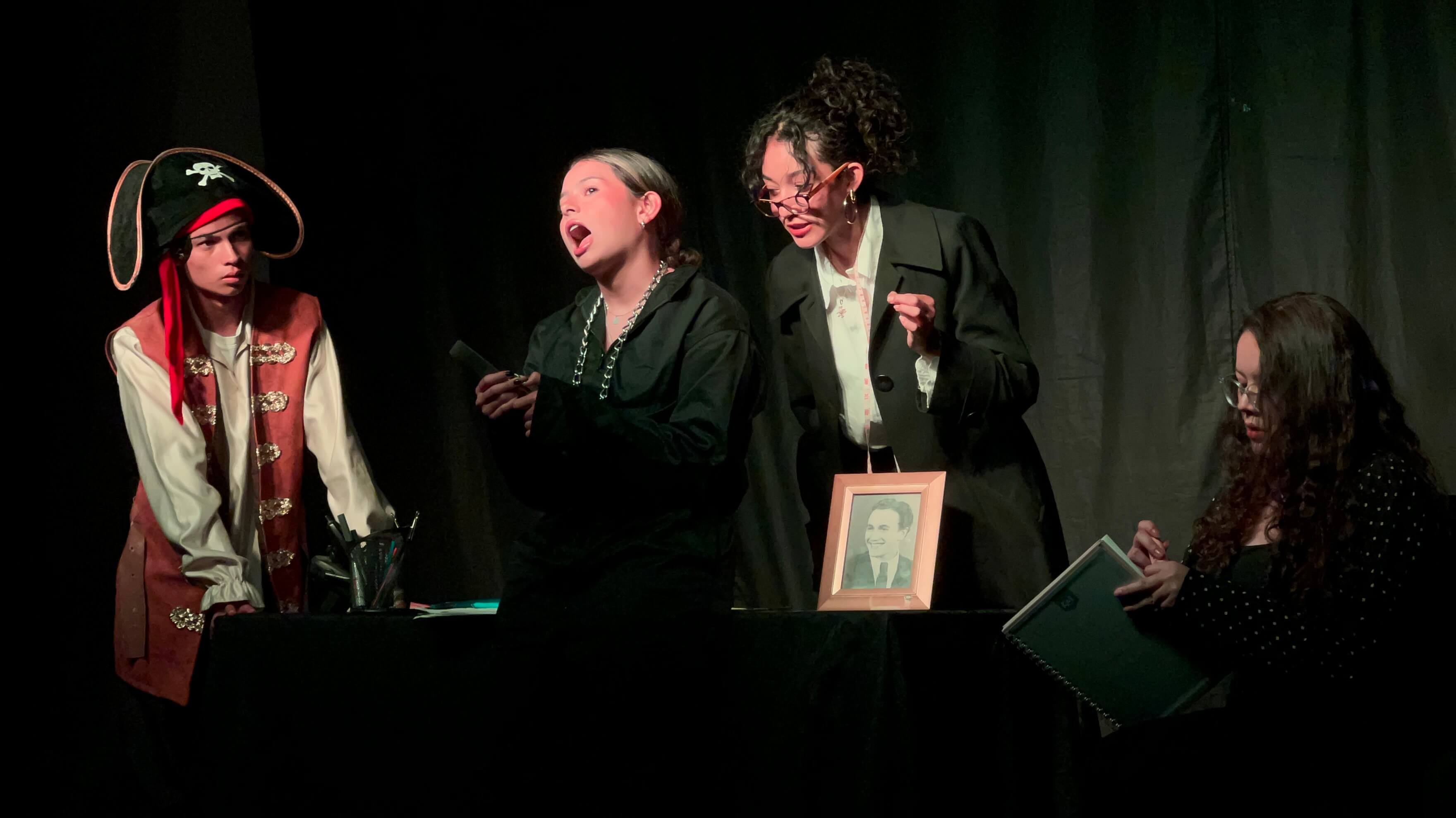 Noche de Teatro Refous