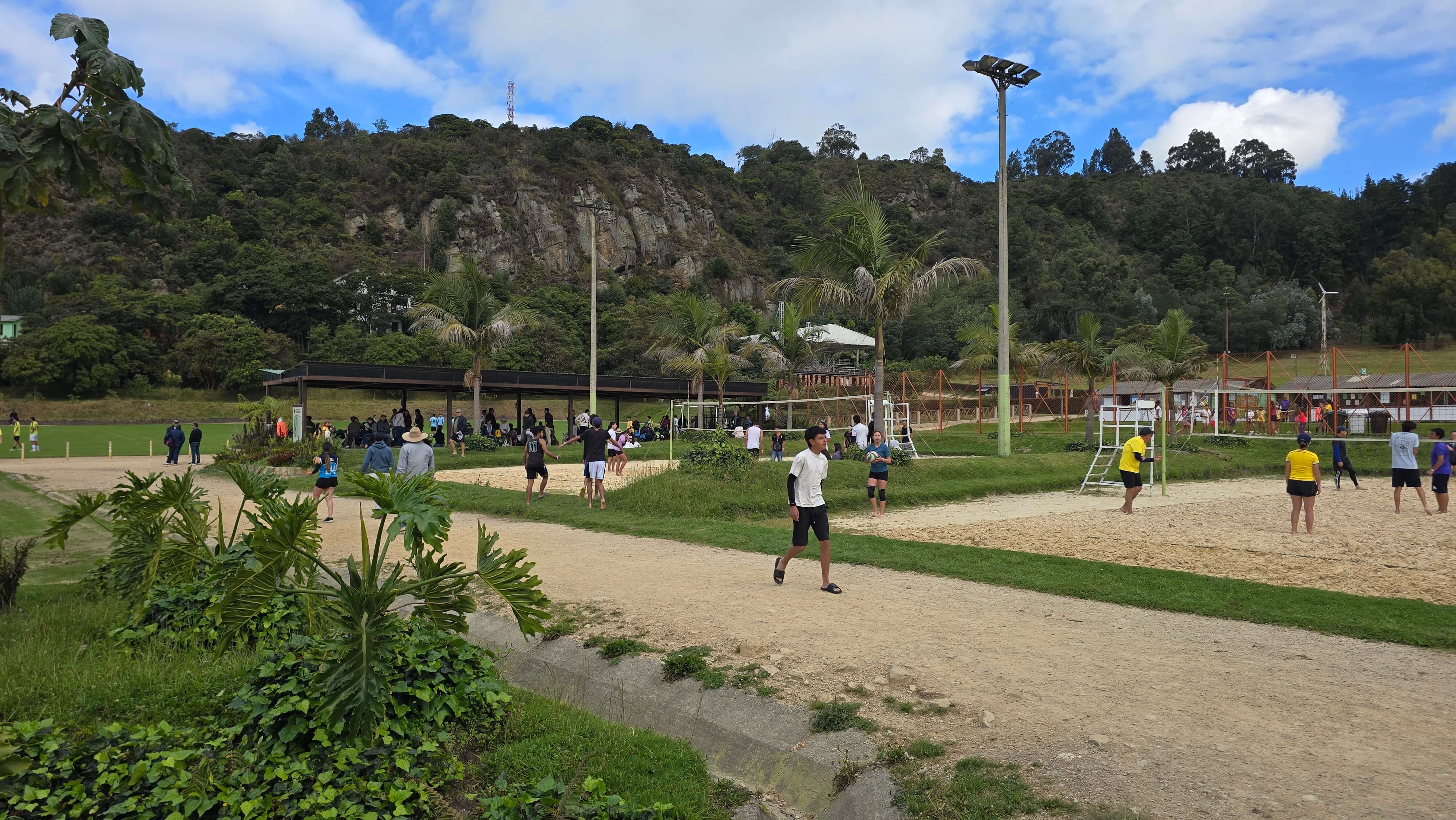 Torneos de Cuartetos de Voleibol y Fútbol