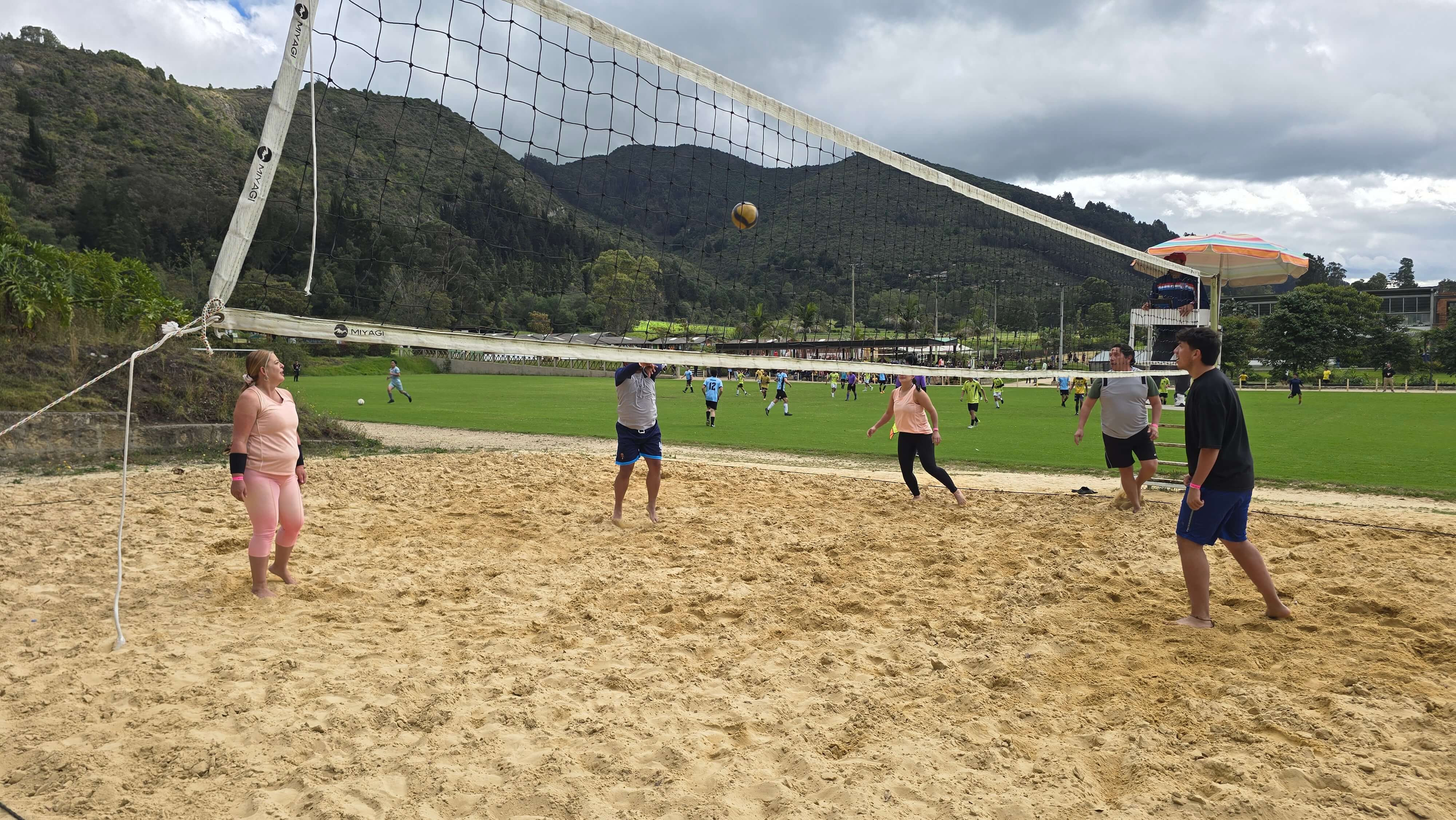 Torneos de Cuartetos de Voleibol y Fútbol