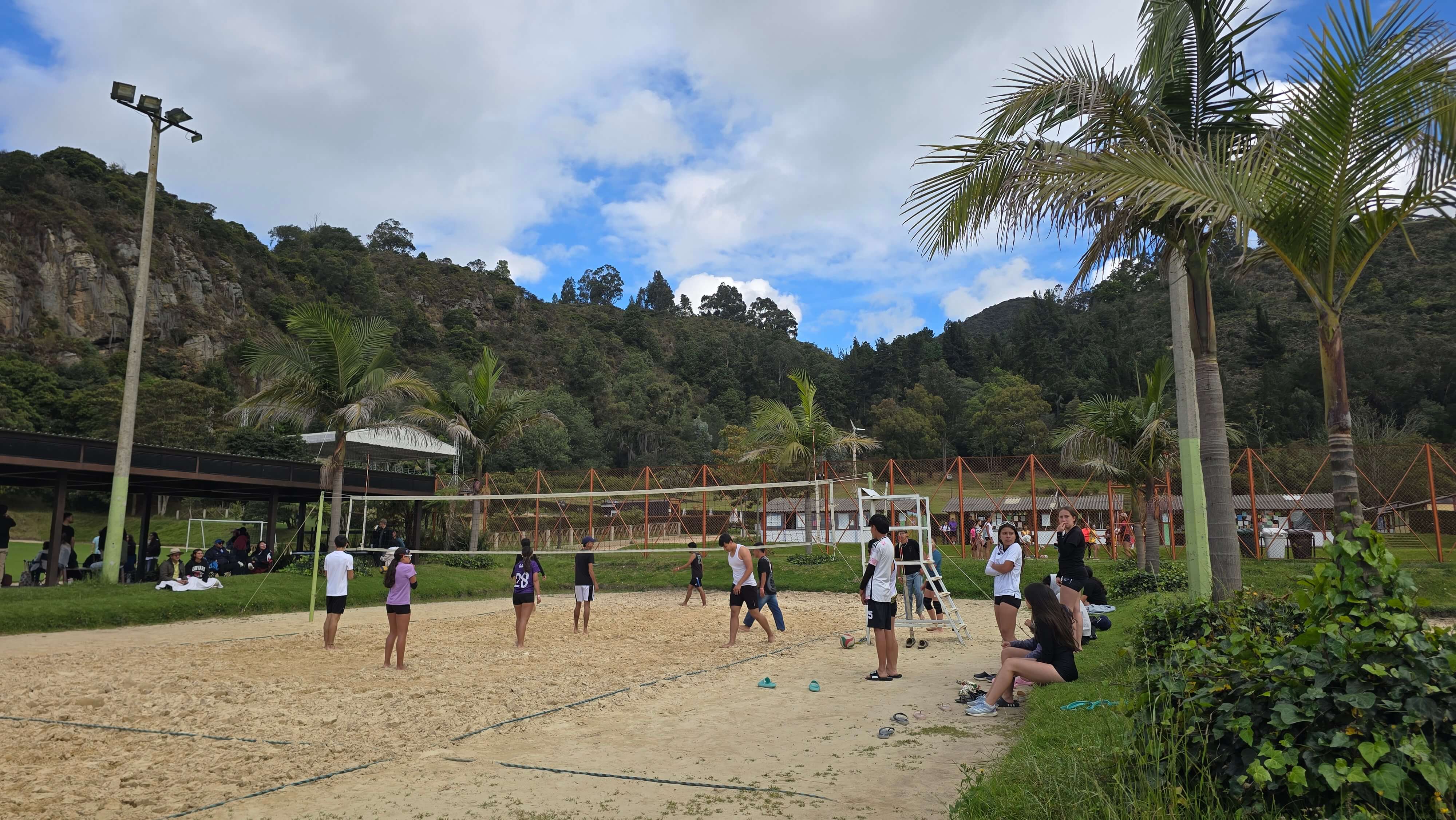 Torneos de Cuartetos de Voleibol y Fútbol