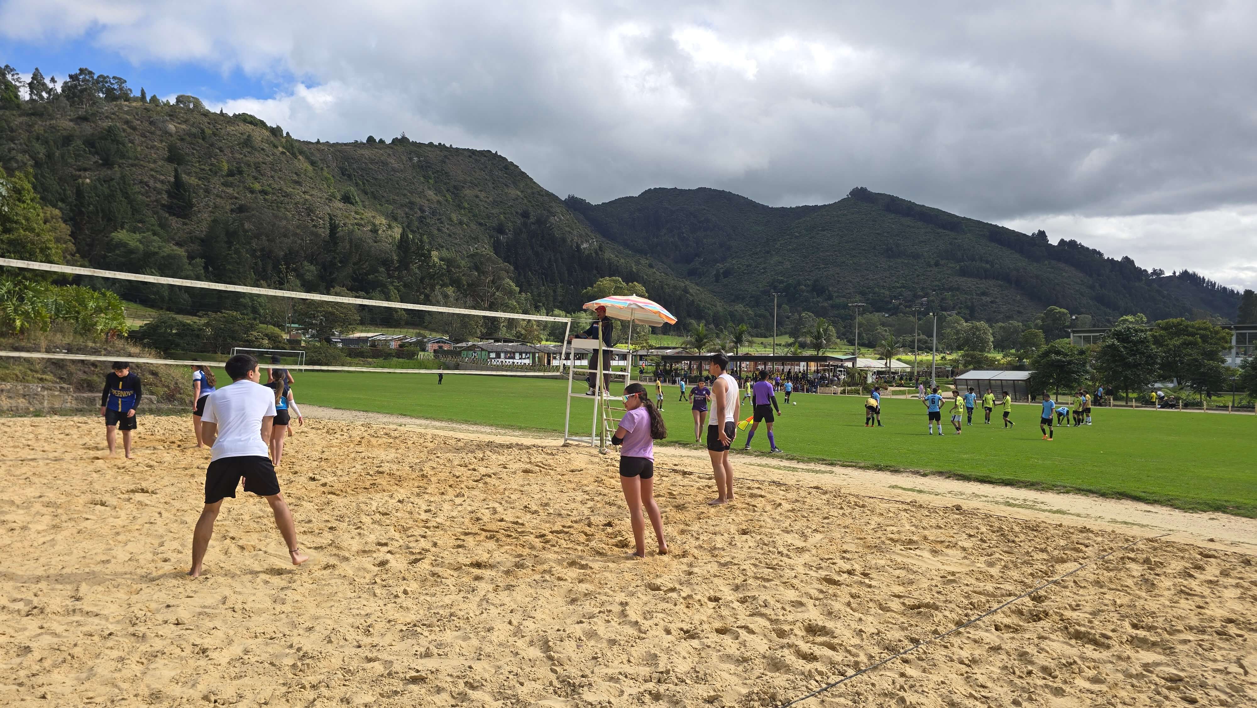 Torneos de Cuartetos de Voleibol y Fútbol