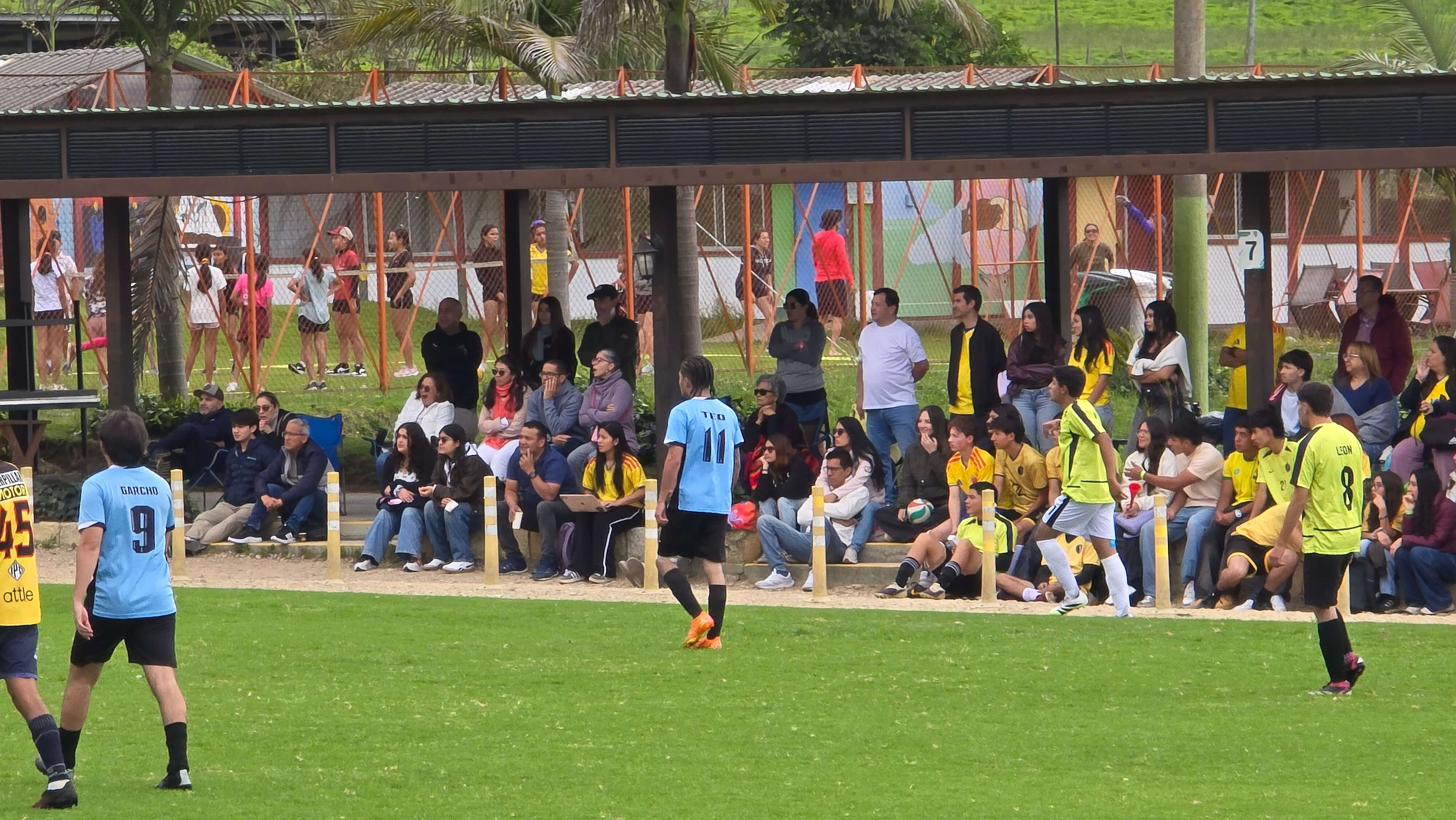 Torneos de Cuartetos de Voleibol y Fútbol